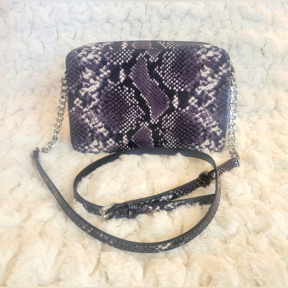 Michael Kors Handbags - Michael Kors Crossbody